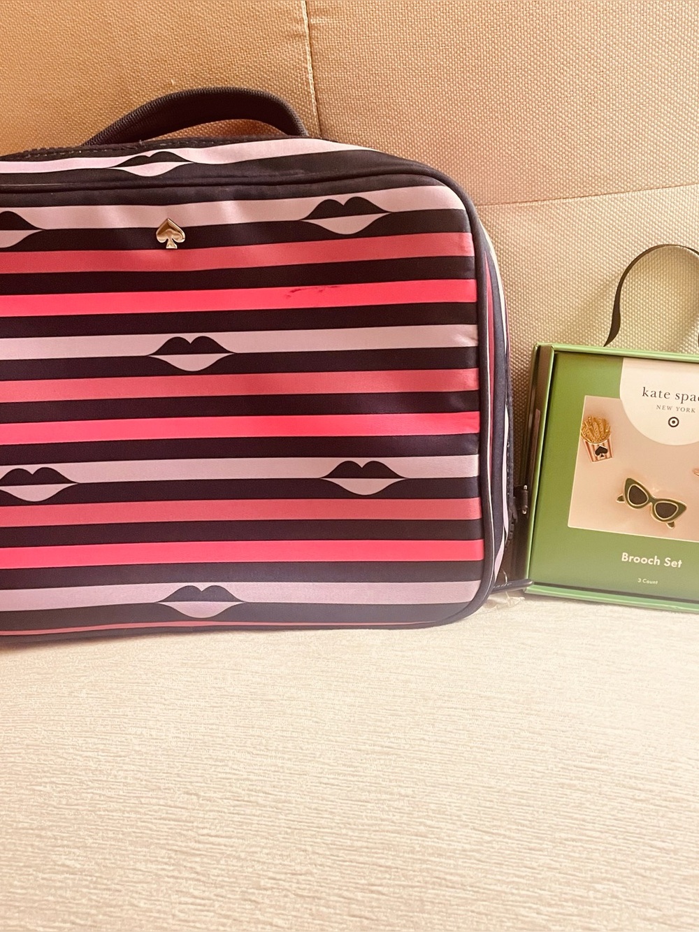 Bundle Kate spade lunch bag and brooch set
